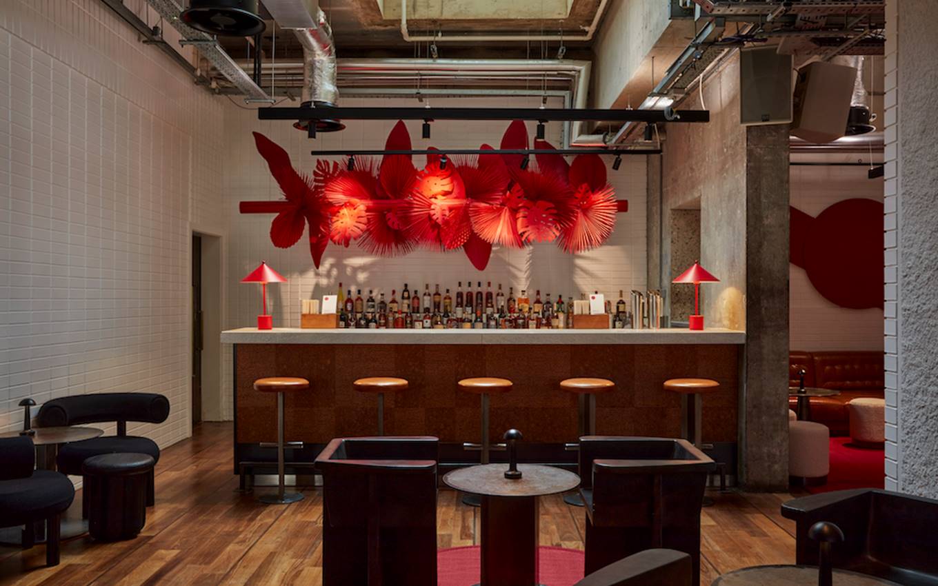 A refreshing drink garnished with a vibrant pineapple slice, showcasing a tropical and inviting presentation.